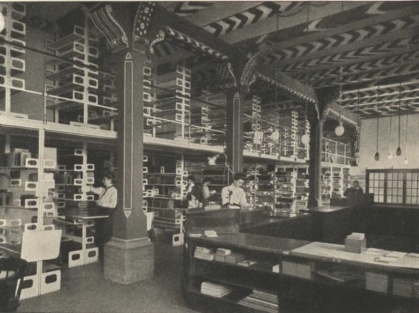 Ausleihtheke der Öffentlichen Bücherei um 1910