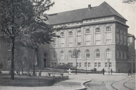 Gebäude der Stadtbibliothek am Steintorwall im Jahre 1910