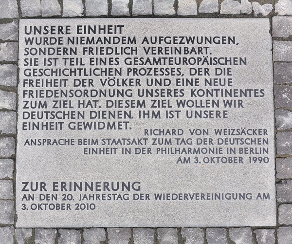 Text der Gedenkplatte 20 Jahre Deutsche Einheit (Wird bei Klick vergrößert)