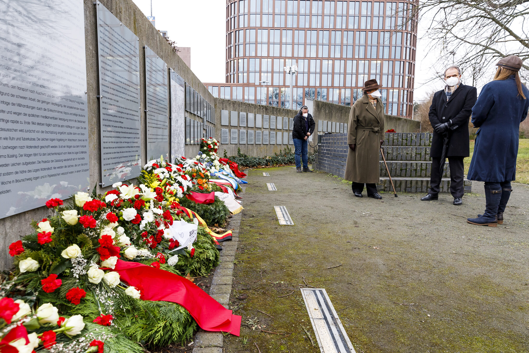 Unterhaltung zwischen Frau Renate Wagner-Redding (l.), Herr Oberbürgermeister Ulrich Markurth (m.), Frau Martina Staats (r.) (Wird bei Klick vergrößert)