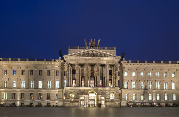 Schloss (Wird bei Klick vergrößert)