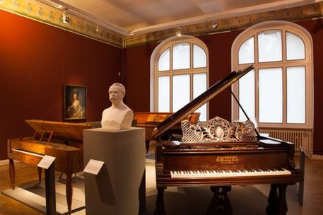 Blick in die Ausstellung Braunschweiger Klavierbau