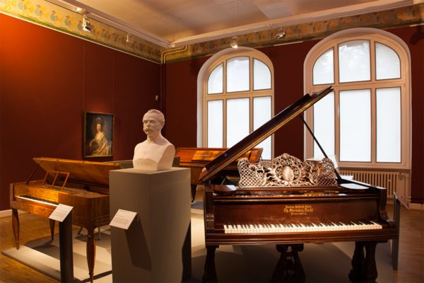 Blick in die Ausstellung Klavierbau in Braunschweig (Wird bei Klick vergrößert)
