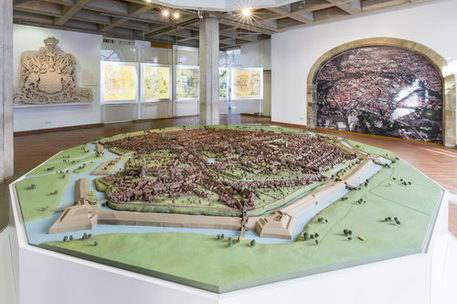 Blick auf das historische Stadtmodell im Alstadtrathaus