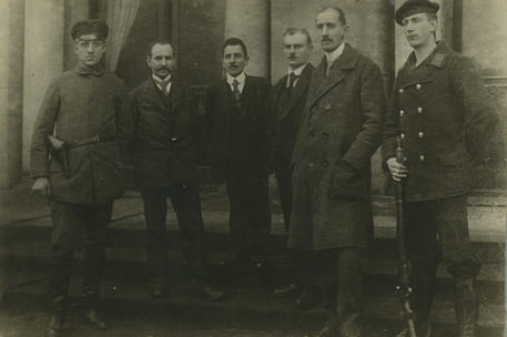 Delegation des Arbeiter- und Soldatenrates, die den Herzog am 08.11.1918 zur Abdankung zwang.