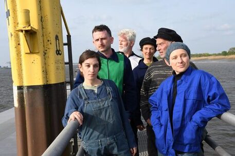 Das Theaterstück "Reibholz" zeigt das Eisenbahntheater Das letzte Kleinod vom 31. Mai bis 2. Juni im Hafen Braunschweig.