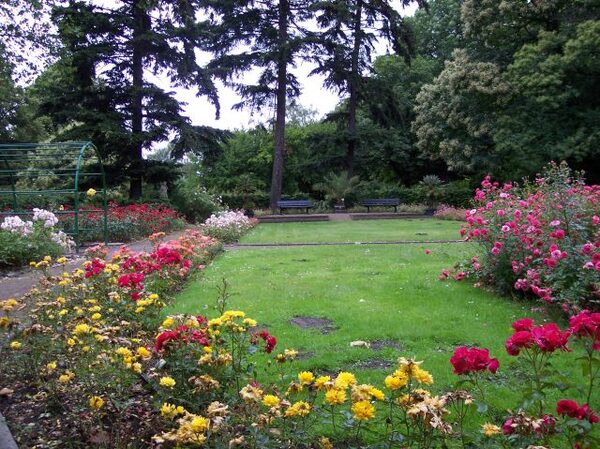 Rosarium mit Sitzplatz (Wird bei Klick vergrößert)