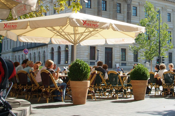 Straßenkaffee am Ritterbrunnen