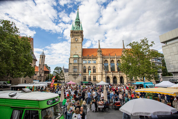 Abendmarkt auf dem Platz der Deutschen Einheit (Wird bei Klick vergrößert)