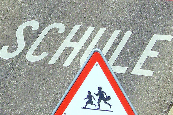 Verkehrsschild Achtung Schulkinder (Wird bei Klick vergrößert)