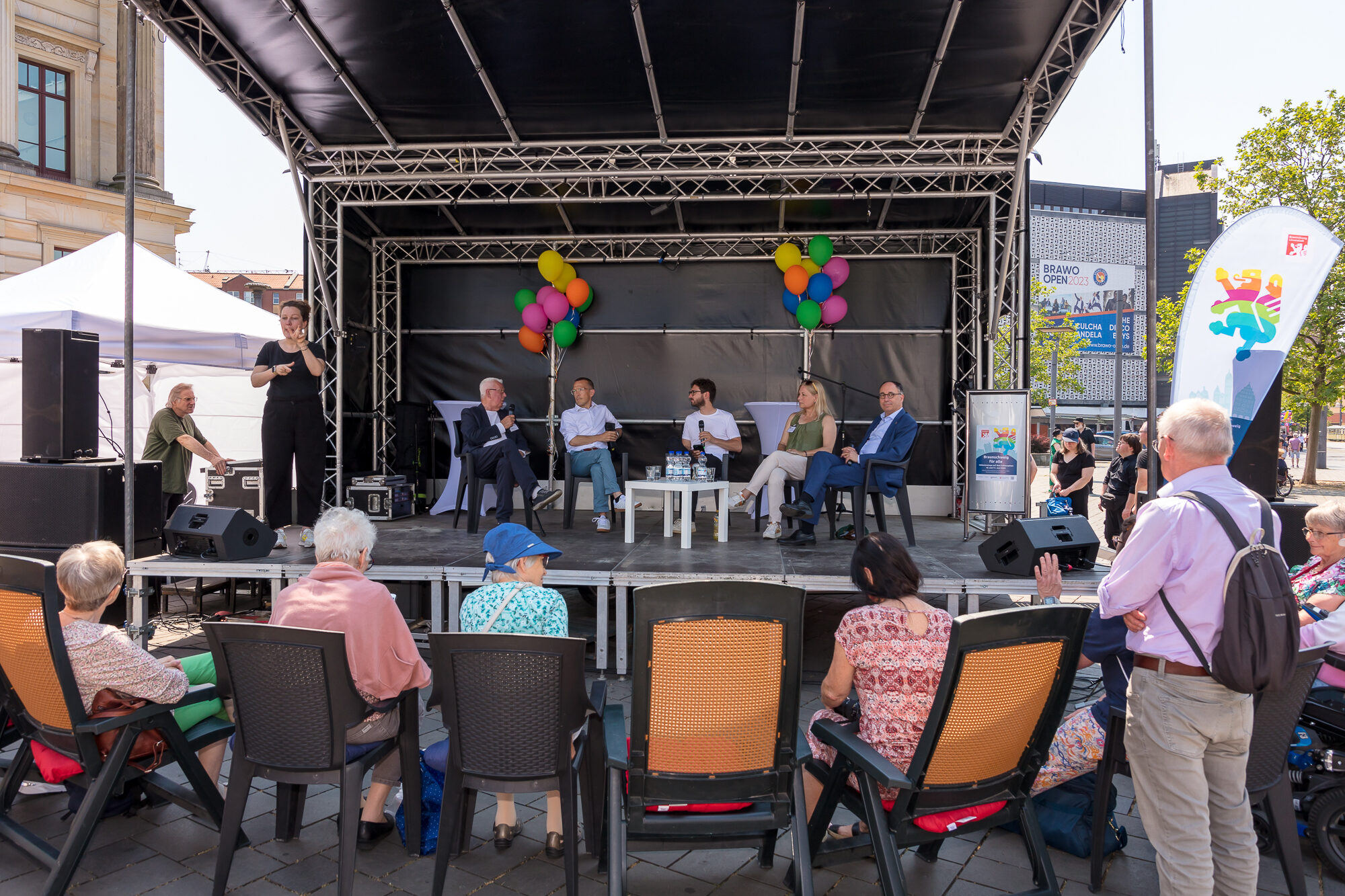 Impressionen Inklusionstage - Sicht auf die Bühne Interview verschiedener Akteure (Wird bei Klick vergrößert)