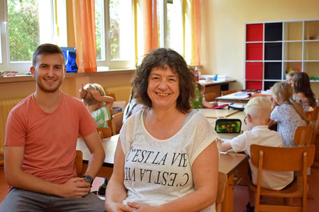 Sozialassistent René Kraus und Kinderpflegerin Manuela Himpel kümmern sich im Rahmen der Nachmittagsbetreuung täglich von 13 bis 16 Uhr um die Mädchen und Jungen in der Grundschule Lindenbergsiedlung