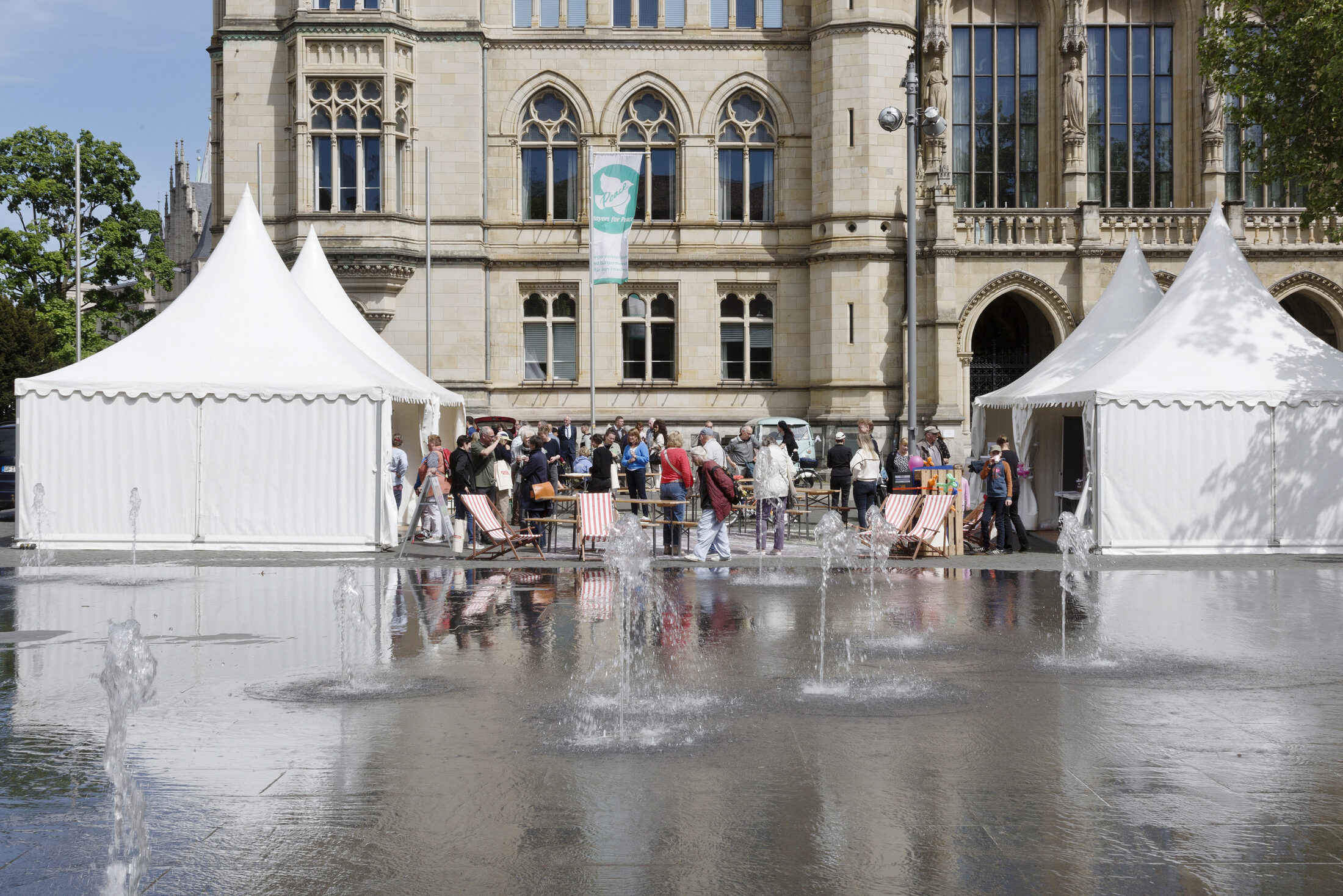 Tag der Städtebauförderung: Vier Pavillons vor dem Rathaus (Wird bei Klick vergrößert)