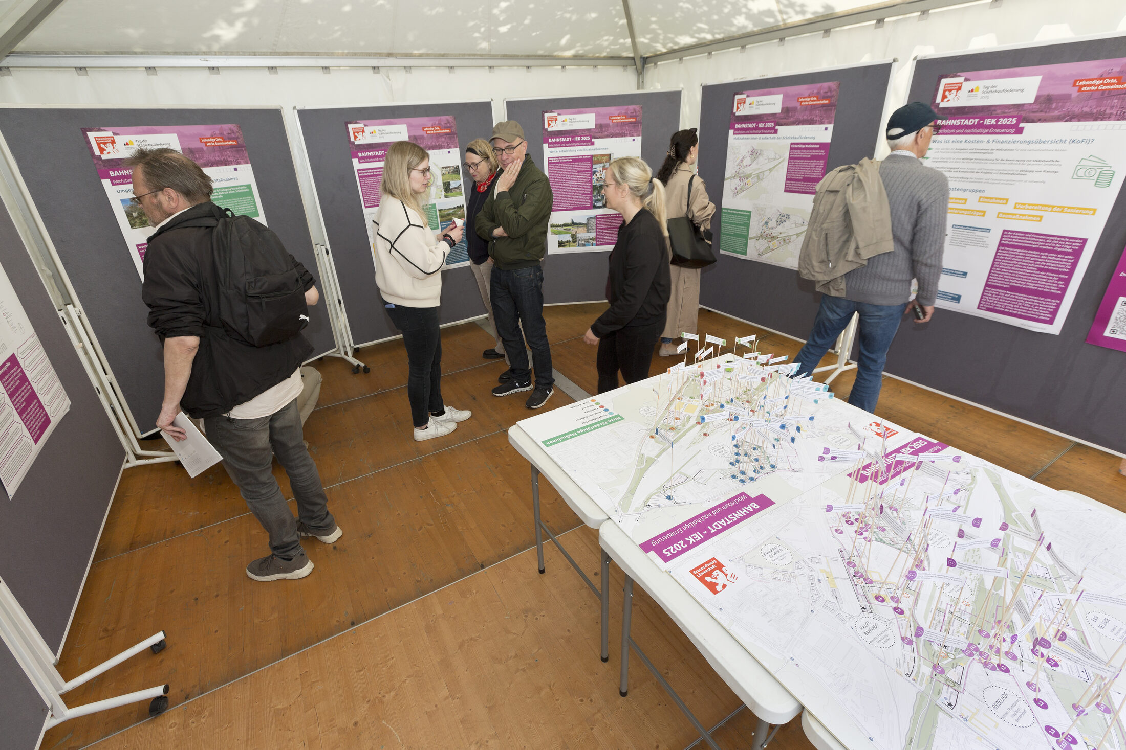 Tag der Städtebauförderung: Einblick in den Bahnstadt-Pavillon 1 (Wird bei Klick vergrößert)