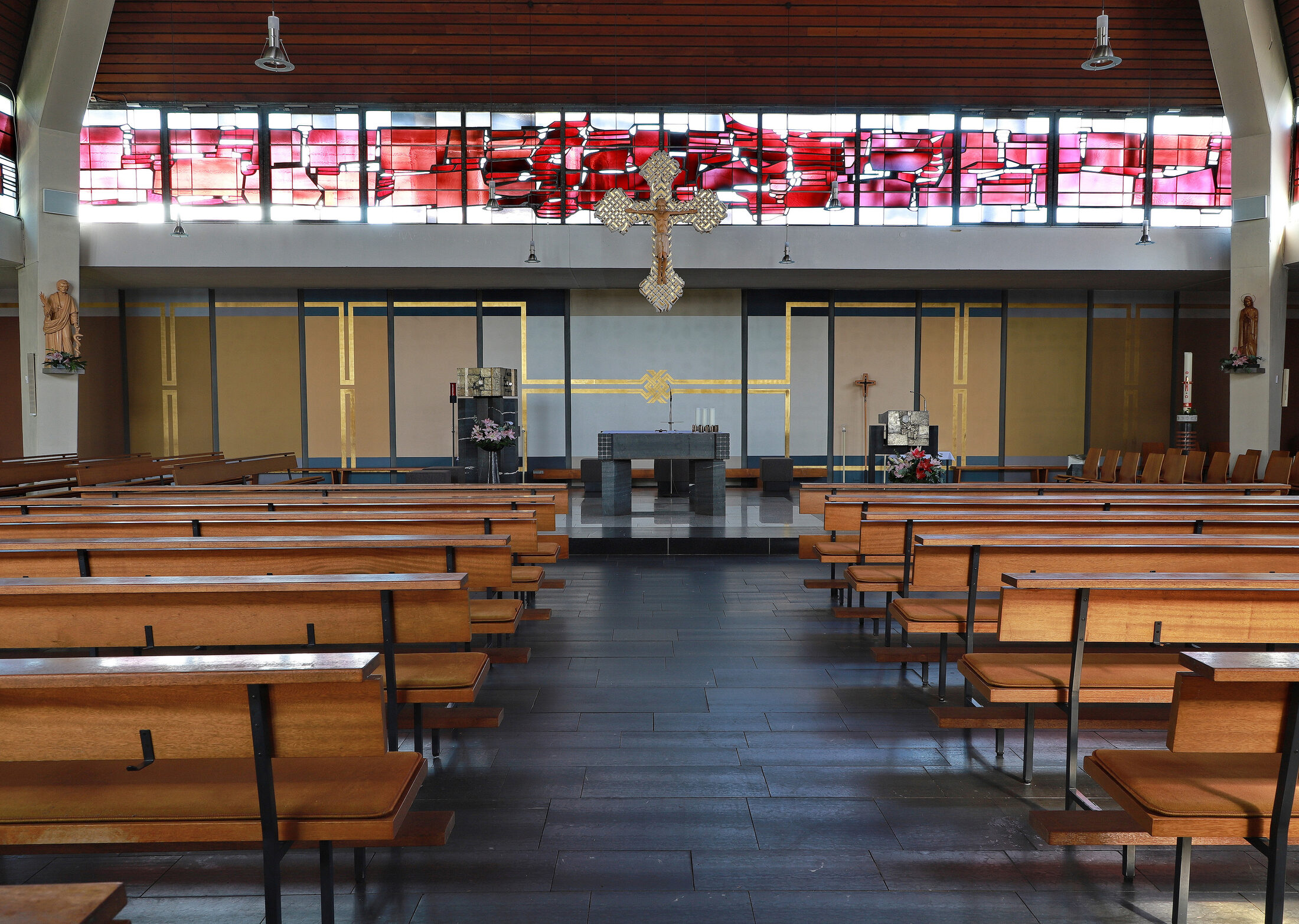 Blick in die Kirche Sankt Cyriakus (Wird bei Klick vergrößert)