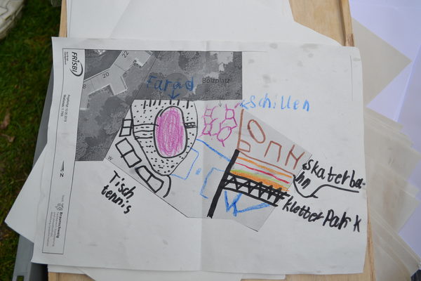Kinder bringen ihre Ideen auf Papier (Wird bei Klick vergrößert)