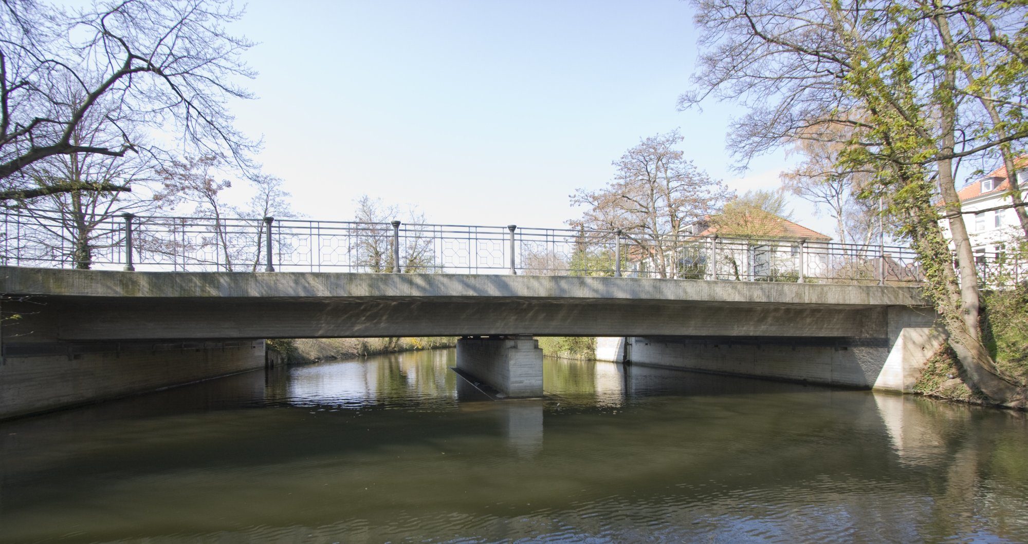 Gieselerbrücke, westliche Straßenbrücke, 2010 (Wird bei Klick vergrößert)