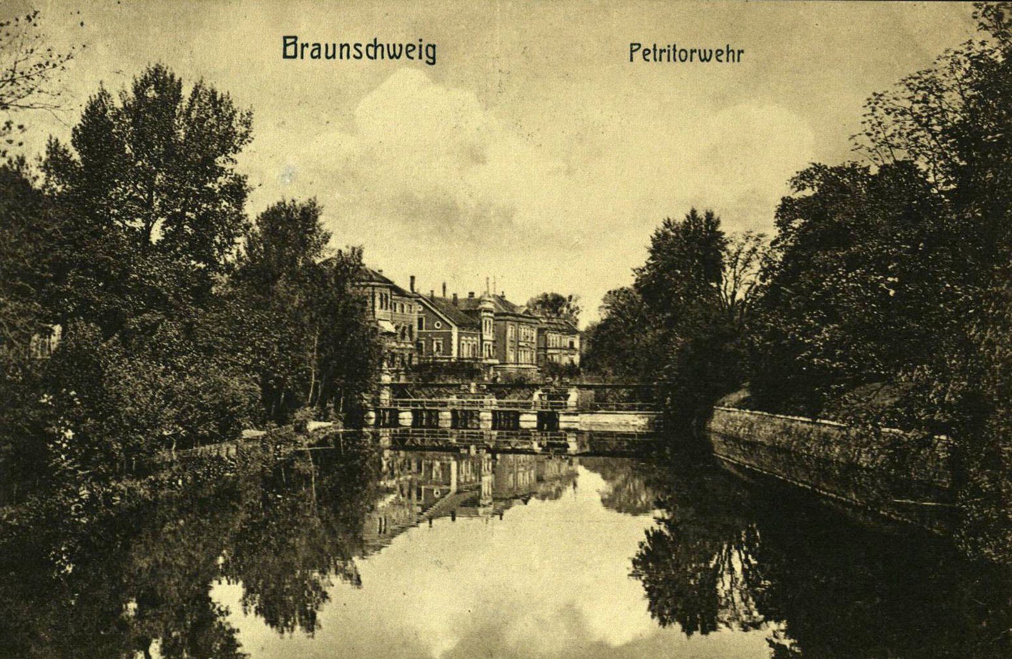 Petriwehrbrücke, Südwestansicht, um 1900 (Wird bei Klick vergrößert)