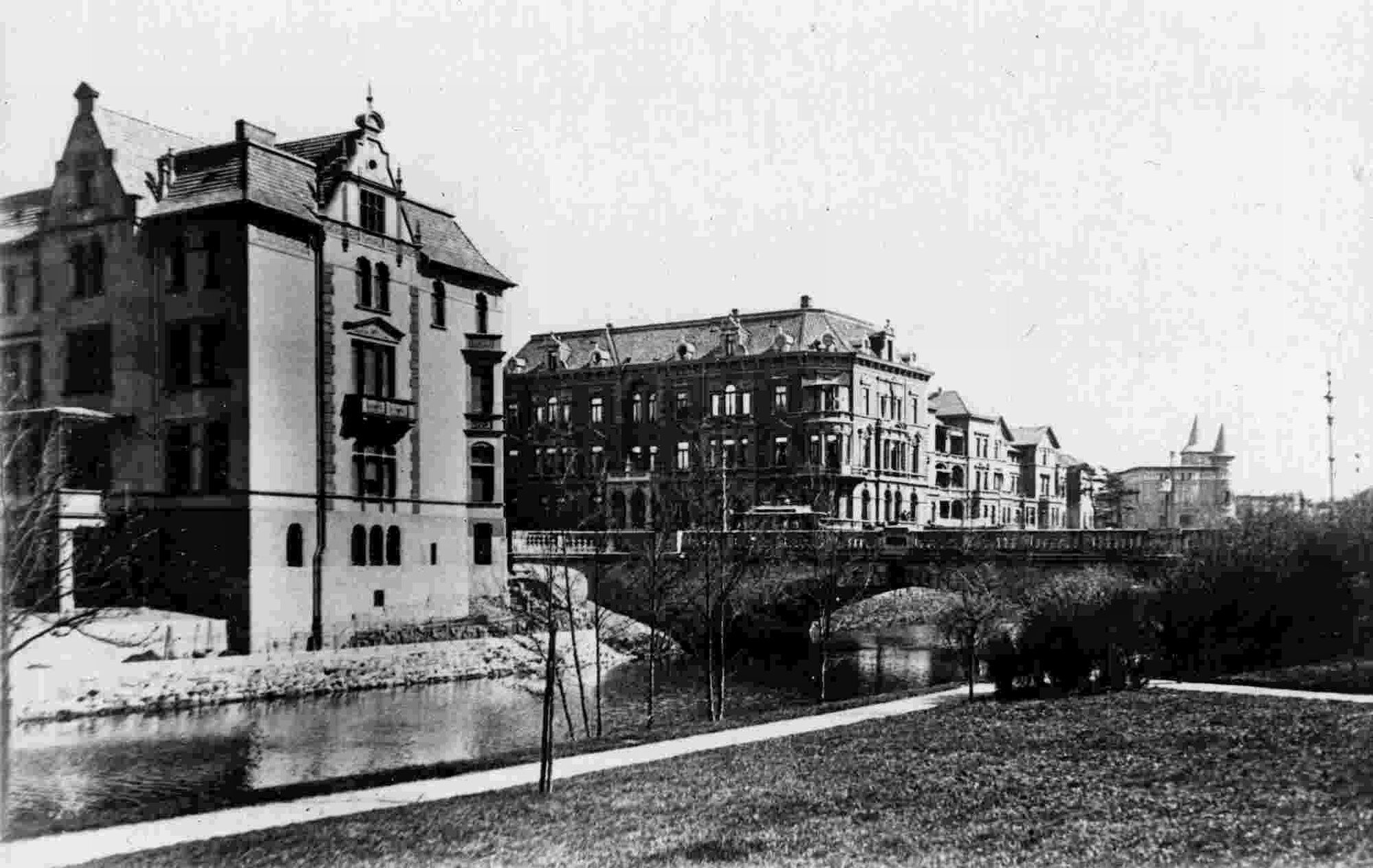 Theaterbrücke, Nordwestansicht, um 1910 (Wird bei Klick vergrößert)