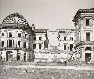 Schlossruine (Wird bei Klick vergrößert)