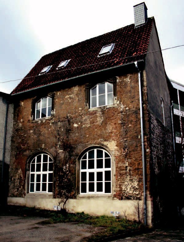 Reichsstraße 36, die so genannten Vorhangbogenfenster im Obergeschoss stammen aus dem 16. Jahrhundert, während die Fensterrahmungen im Erdgeschoss in dieser Form erst 1878 eingefügt worden sind.