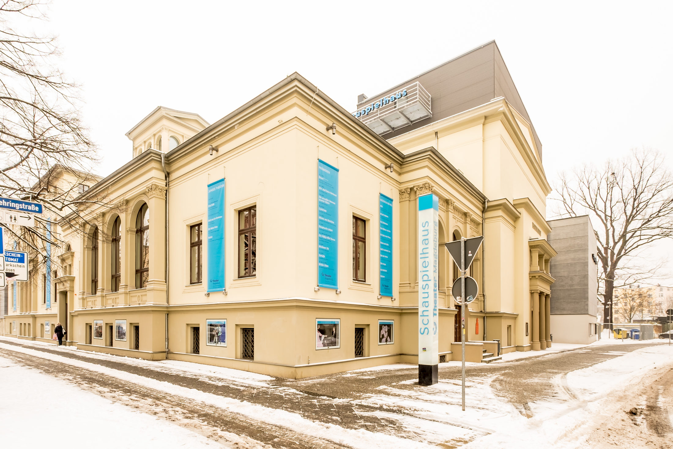 Das Schauspielhaus Magdeburg im Winter (Wird bei Klick vergrößert)