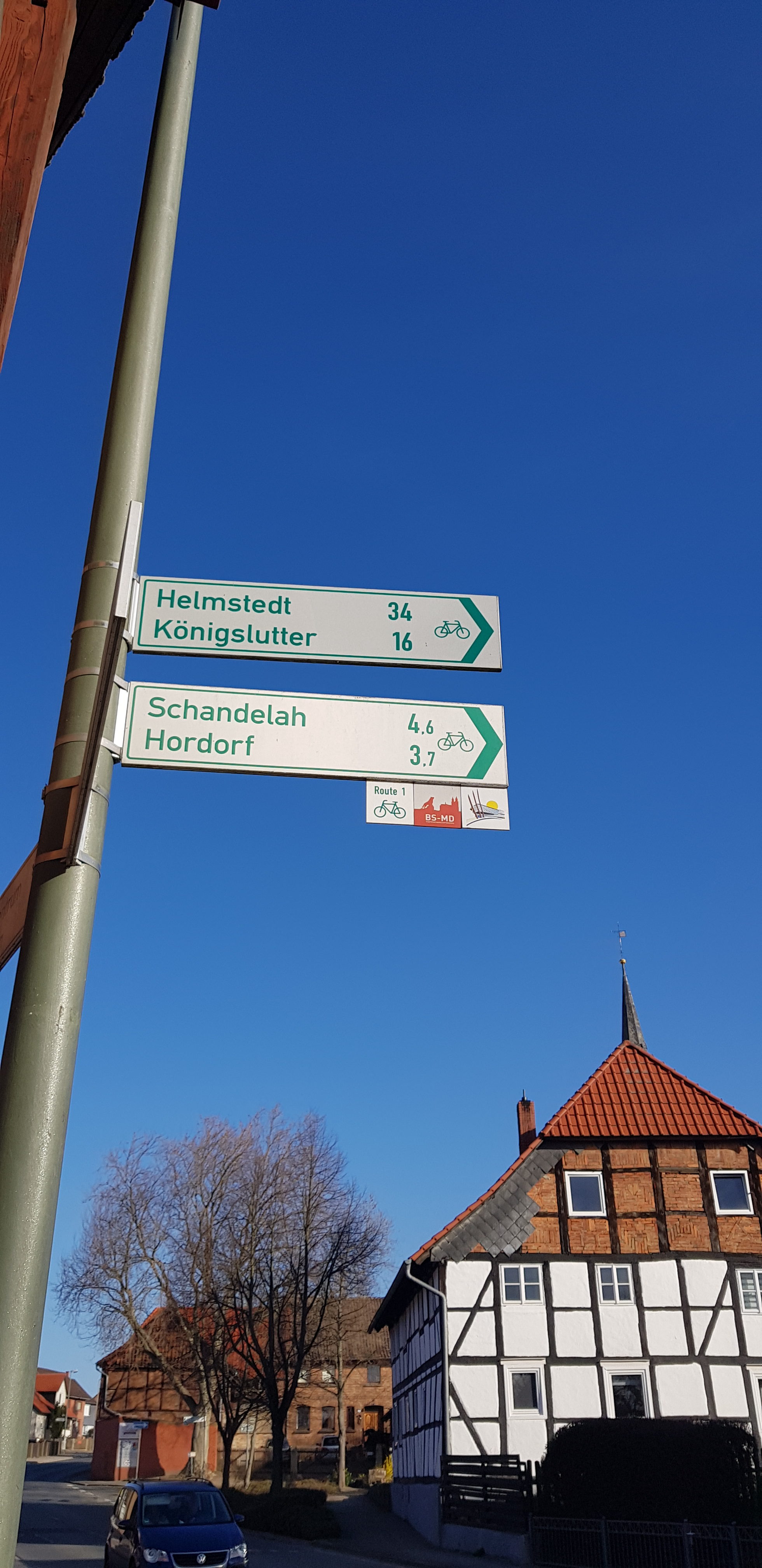 Wegweisung entlang des Städtepartnerschaftsradweges Braunschweig - Magdeburg (Wird bei Klick vergrößert)