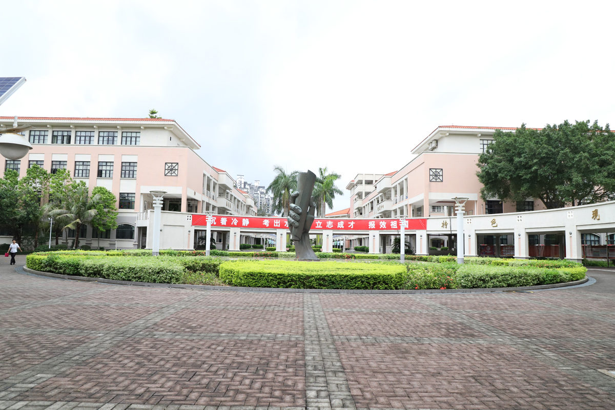 Mit der Zhuhai High School No. 1 findet regelmäßig ein Schüleraustausch statt. (Zoom on click)