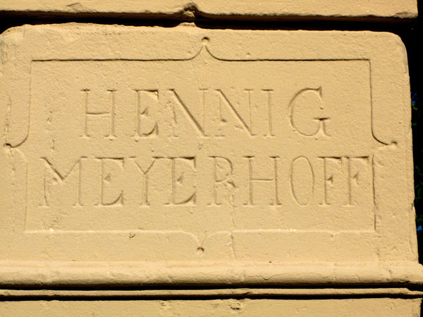 Inschrift an einer der Säulen