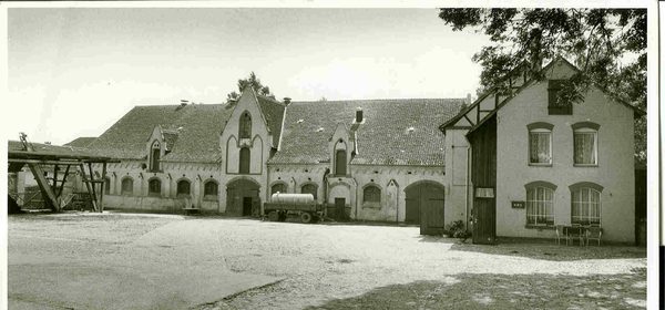 Klosterhof mir Blick auf den Kuhstall (Wird bei Klick vergrößert)