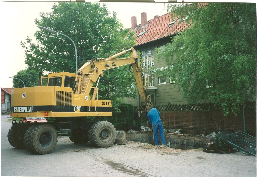 Aufbrechen der Abdeckung (Wird bei Klick vergrößert)