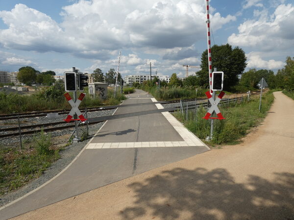 Bahnübergang Ringleisweg in Richtung Nordanger (Wird bei Klick vergrößert)