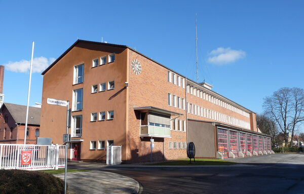 Die Hauptfeuerwache an der Feuerwehrstraße (Wird bei Klick vergrößert)