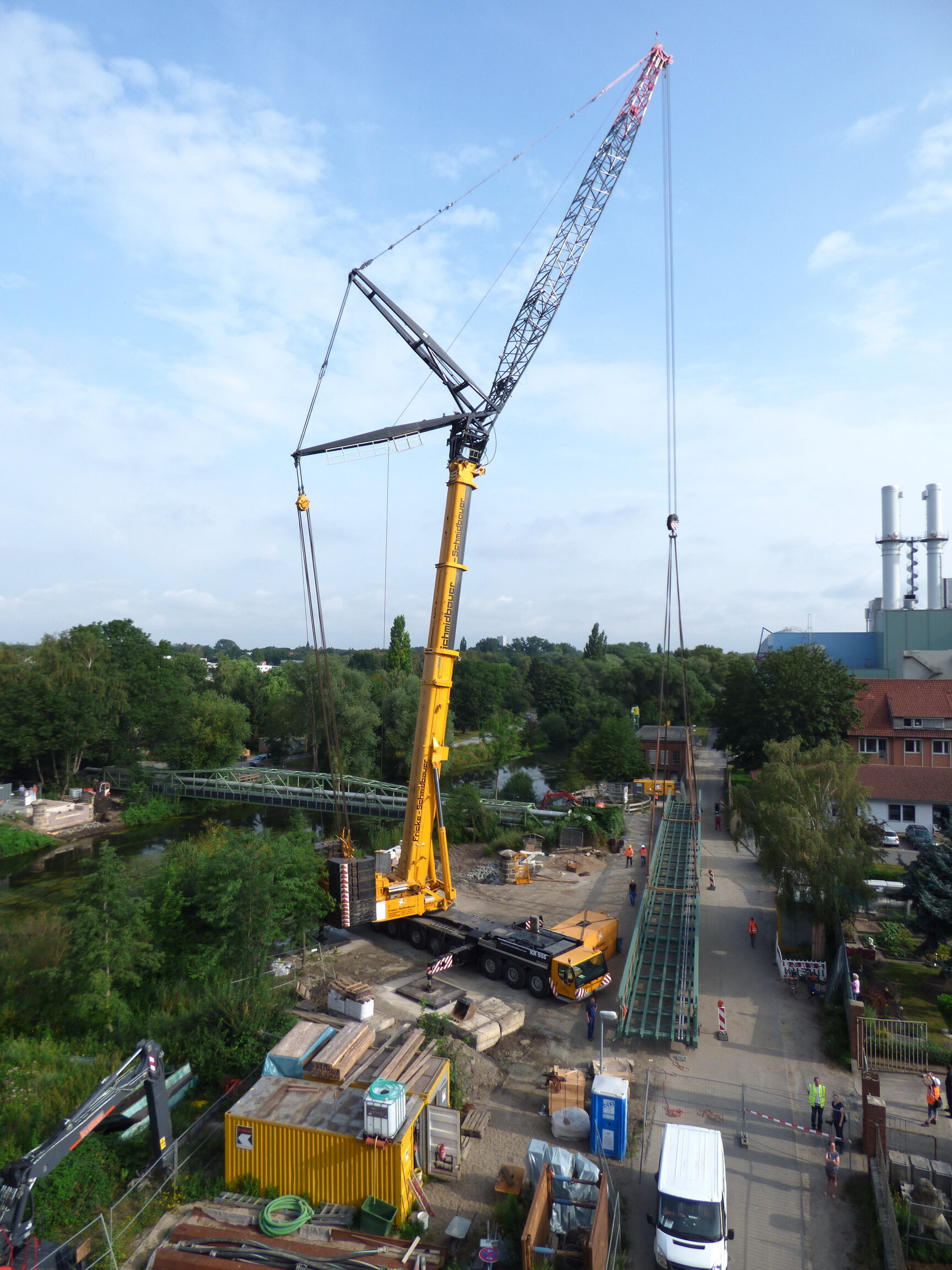 8:49 Uhr - die Brücke wird angehoben (Wird bei Klick vergrößert)