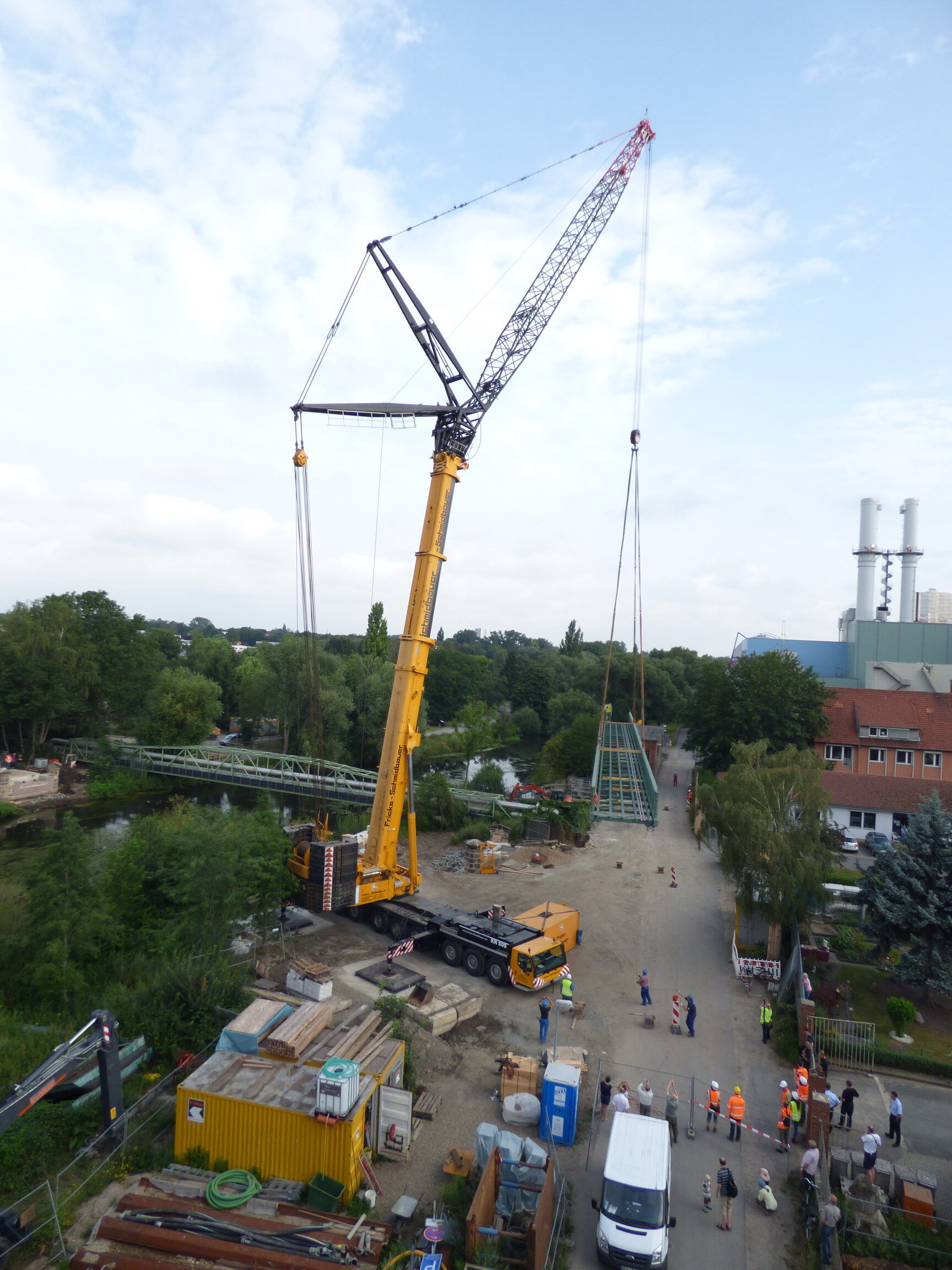 9:13 Uhr - die Brücke wird eingeschwenkt (Wird bei Klick vergrößert)