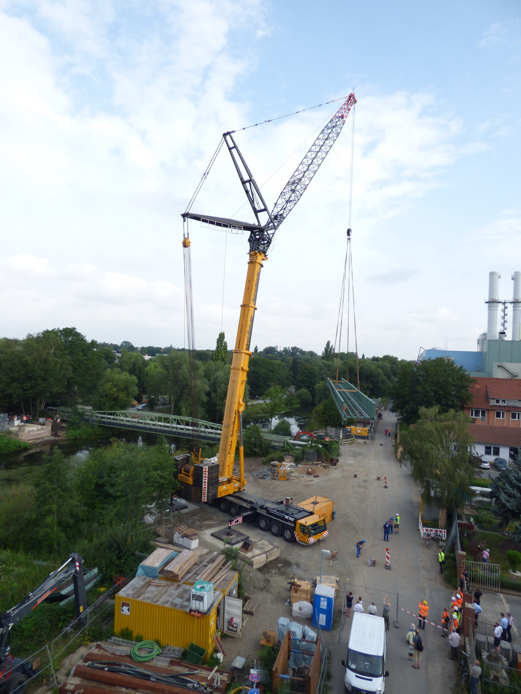 9:14 Uhr - die Brücke wird eingeschwenkt (Wird bei Klick vergrößert)