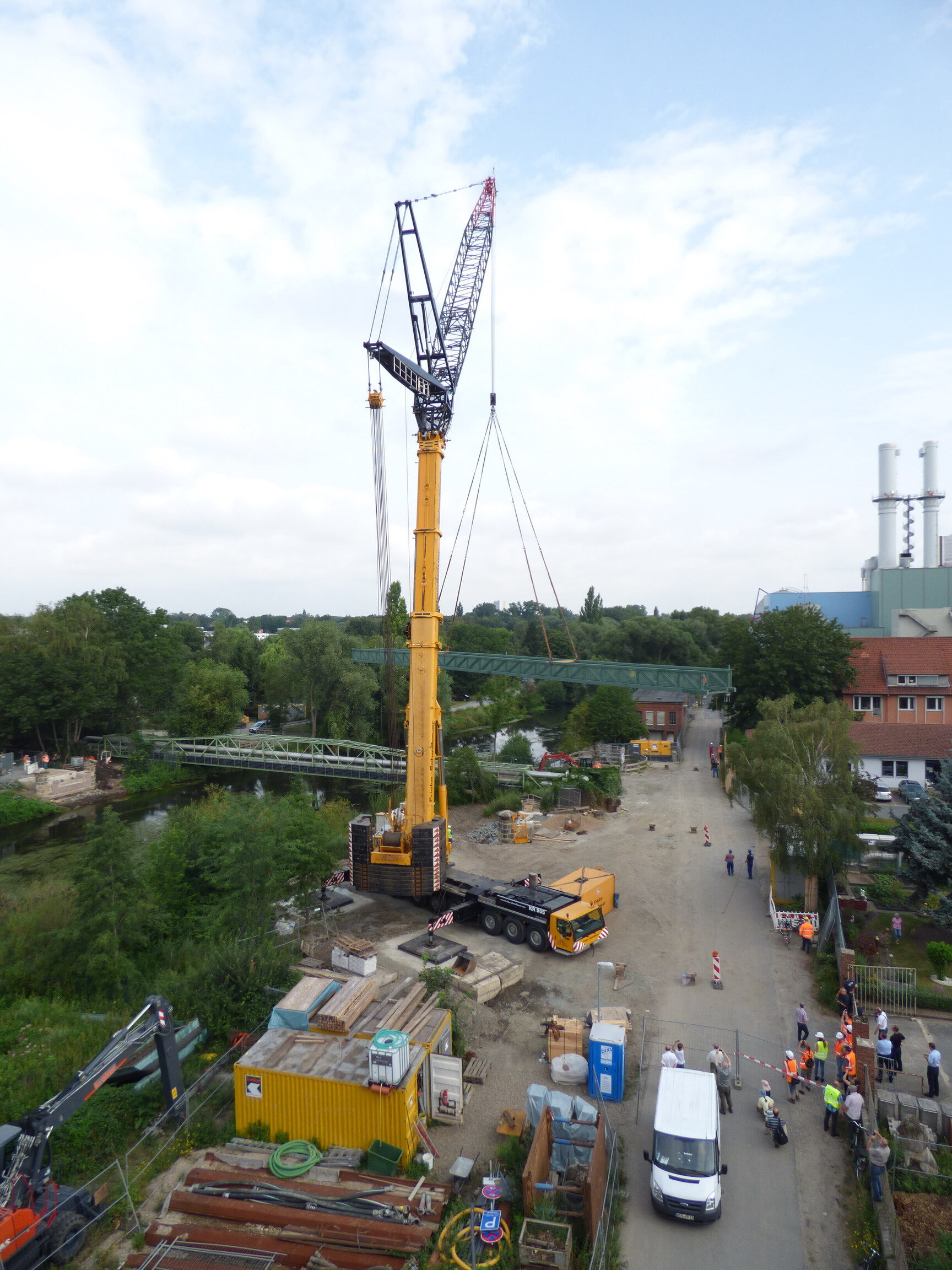 9:15 Uhr - die Brücke wird eingeschwenkt (Wird bei Klick vergrößert)