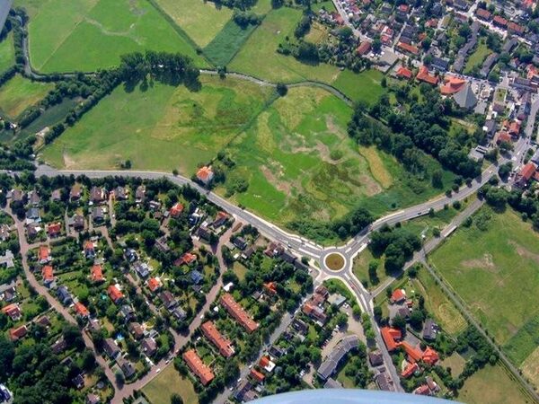 Luftbild: Blick auf die Schunterauen und den Querumer Kreisel aus Nord-West (Wird bei Klick vergrößert)