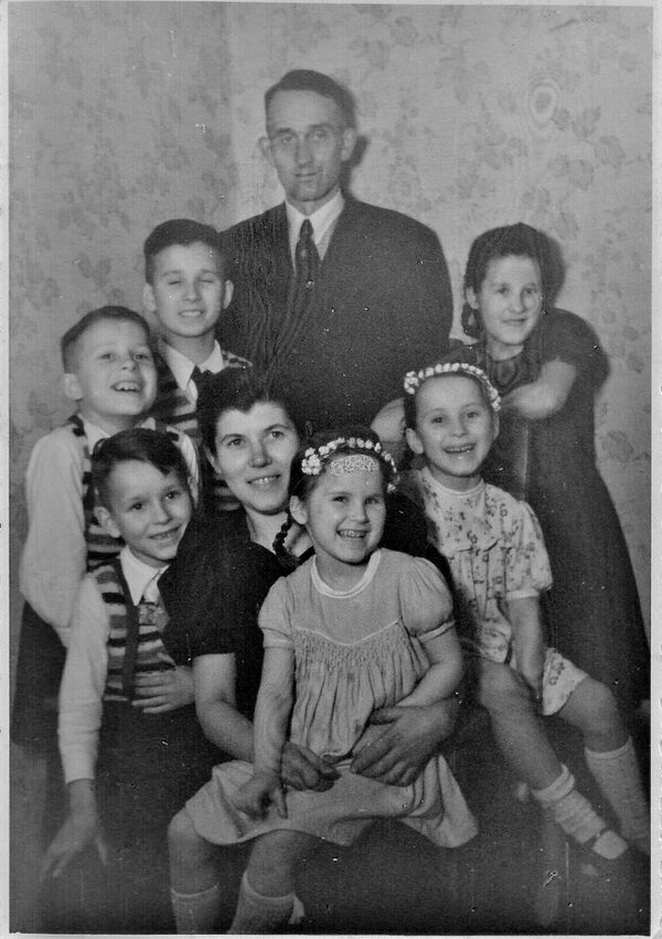 Verwalter Alfred Matthies mit Familie (Wird bei Klick vergrößert)
