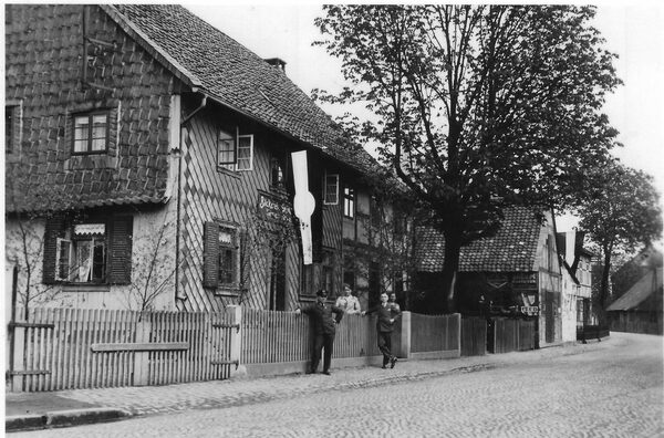 Ass.6 v.li. Kurt,Mutter,Hermann,Kurt(Sohn) nach 1913 (Wird bei Klick vergrößert)