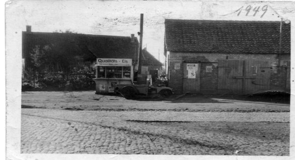 Feuerwehrhaus 1949 mit Kiosk (Wird bei Klick vergrößert)