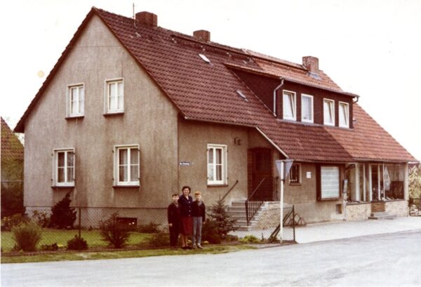 Das Wohnhaus mit dem neuen Anbau (Wird bei Klick vergrößert)