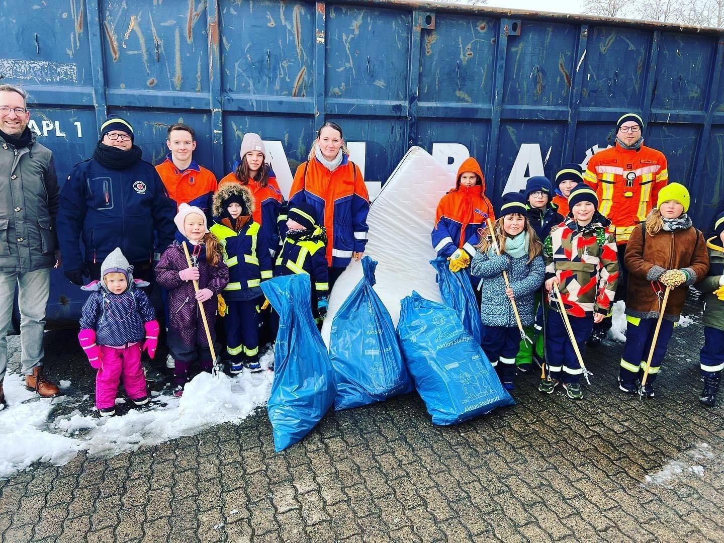 Die Kinder- und Jugendfeuerwehr Veltenhof war krass dabei. (Wird bei Klick vergrößert)