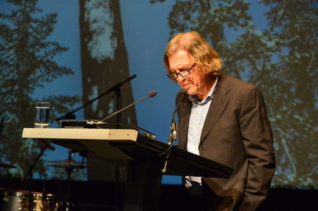 Ein Foto zeigt Nobert Scheuer, Preisträger des Wilhelm Raabe-Literaturpreises 2019.