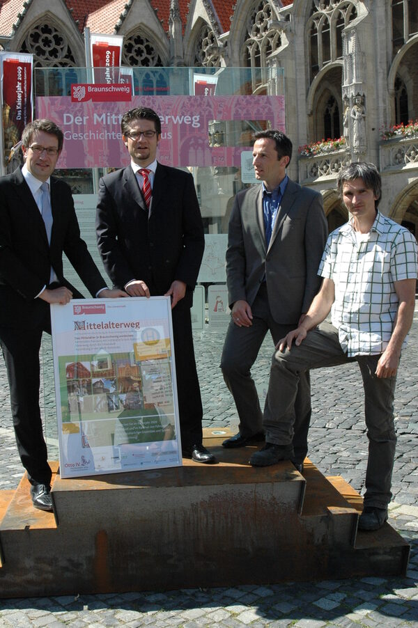 Gerold Leppa (Braunschweig Stadtmarketing), Carsten Ueberschär (Braunschweigische Landessparkasse), Dr. Ulf Hilger (Braunschweig Stadtmarketing) und Nils Könekamp (Könekamp Design) (Wird bei Klick vergrößert)