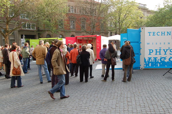 Foto 3: Science Cubes in der Braunschweiger Fußgängerzone am Rathaus (Platz der Deutschen Einheit) (Wird bei Klick vergrößert)