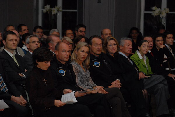 Die Preisträger mit ihren Gattinnen: v.l.n.r.: Michèle Piccard, Dr. Bertrand Piccard, Yasemin Borschberg, André Borschberg (Wird bei Klick vergrößert)