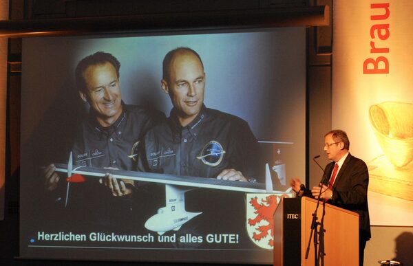 Prof. Dr.-Ing. Johann-Dietrich Wörner hält die Laudatio. (Wird bei Klick vergrößert)