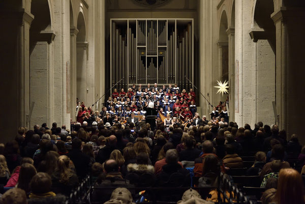 Viele Besucher kamen zu den Konzerten der Weihnachtskulturwoche im Dom St. Blasii. (Wird bei Klick vergrößert)
