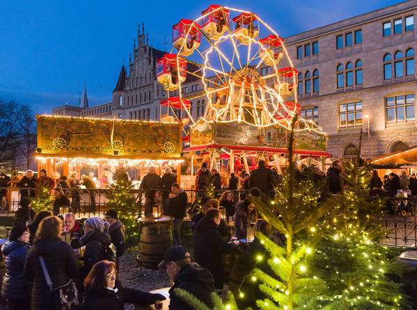 32 Tage Mandelduft und Lichterglanz gehen heute zu Ende. Um 20 Uhr schließt der Braunschweiger Weihnachtsmarkt 2014. (Wird bei Klick vergrößert)